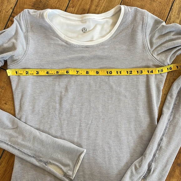 💞reversible LULULEMON every yogi long sleeve - Picture 14 of 16